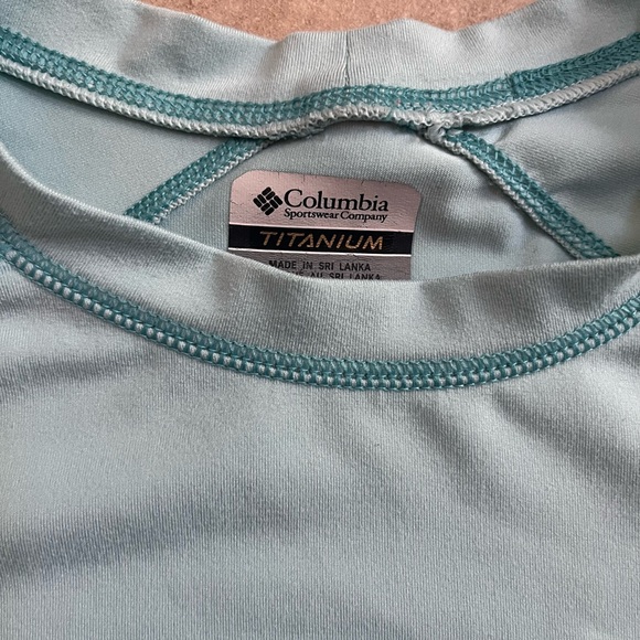 Columbia TITANIUM L Womens Blue Teal Long Sleeve Thumbhole Gym Athletic Top - Picture 4 of 10